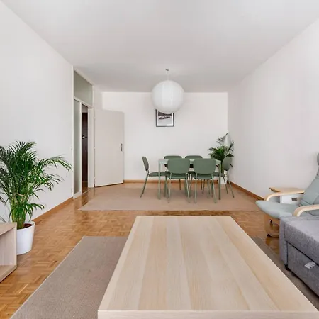 Spacieux 95m2 Proche Et Bains Appartement